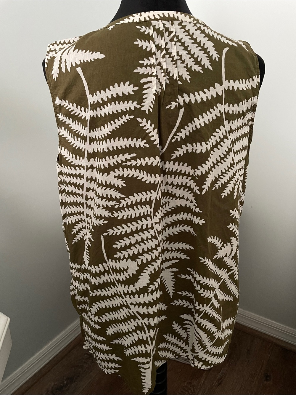 Talbots Olive and White Fern-Print Sleeveless Tank - Picture 4 of 7